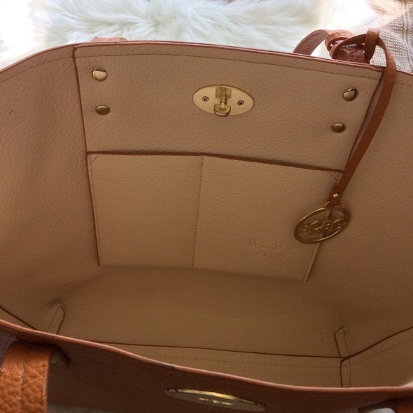 BCBG PARIS Bag ✨ - Picture 6 of 8